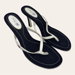 Women’s TOMMY HILFIGER SANDAL HEELS CONE HEELS OPEN TOE STRAPS LIKE SANDALS 7M